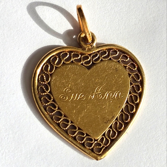 Vintage Jewelry - Vintage Sue Ann heart charm pendant Gold tone name monogram jewelry